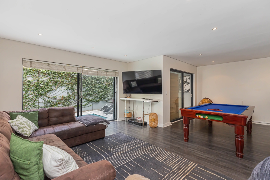 3 Bedroom Property for Sale in Sea Point Western Cape